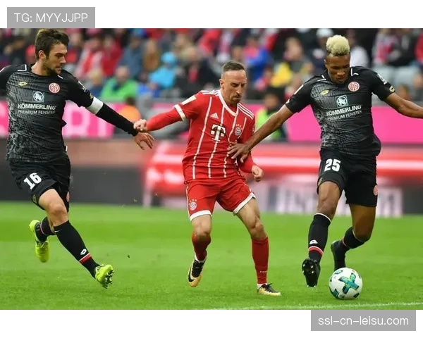 美因茨对阵波鸿一役,上半场补时阶段出现3次球员抽筋 美因茨对阵波鸿一役,上半场补时阶段出现3次球员抽筋